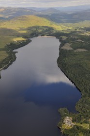 Royaume-Uni, Ecosse, Highland, Lochaber district, chateau Ardverikie construite dans le style écossais Baronial en 1870 sur les rives du Loch Laggan (vue aérienne)