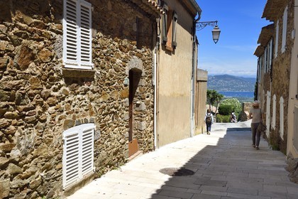 France, Var, Gulf of Saint Tropez, Gassin, labelled Les Plus Beaux Villages de France (The Most Beautiful Villages of France), rue Longue