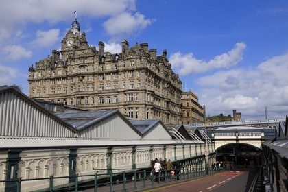 Royaume-Uni, Ecosse, Edimbourg, une des entrées de la gare centrale de Waverley