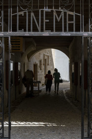 France, Vaucluse (84), L'Isle-sur-la-Sorgue, entrée du cinema Ciné sur la Sorgue
