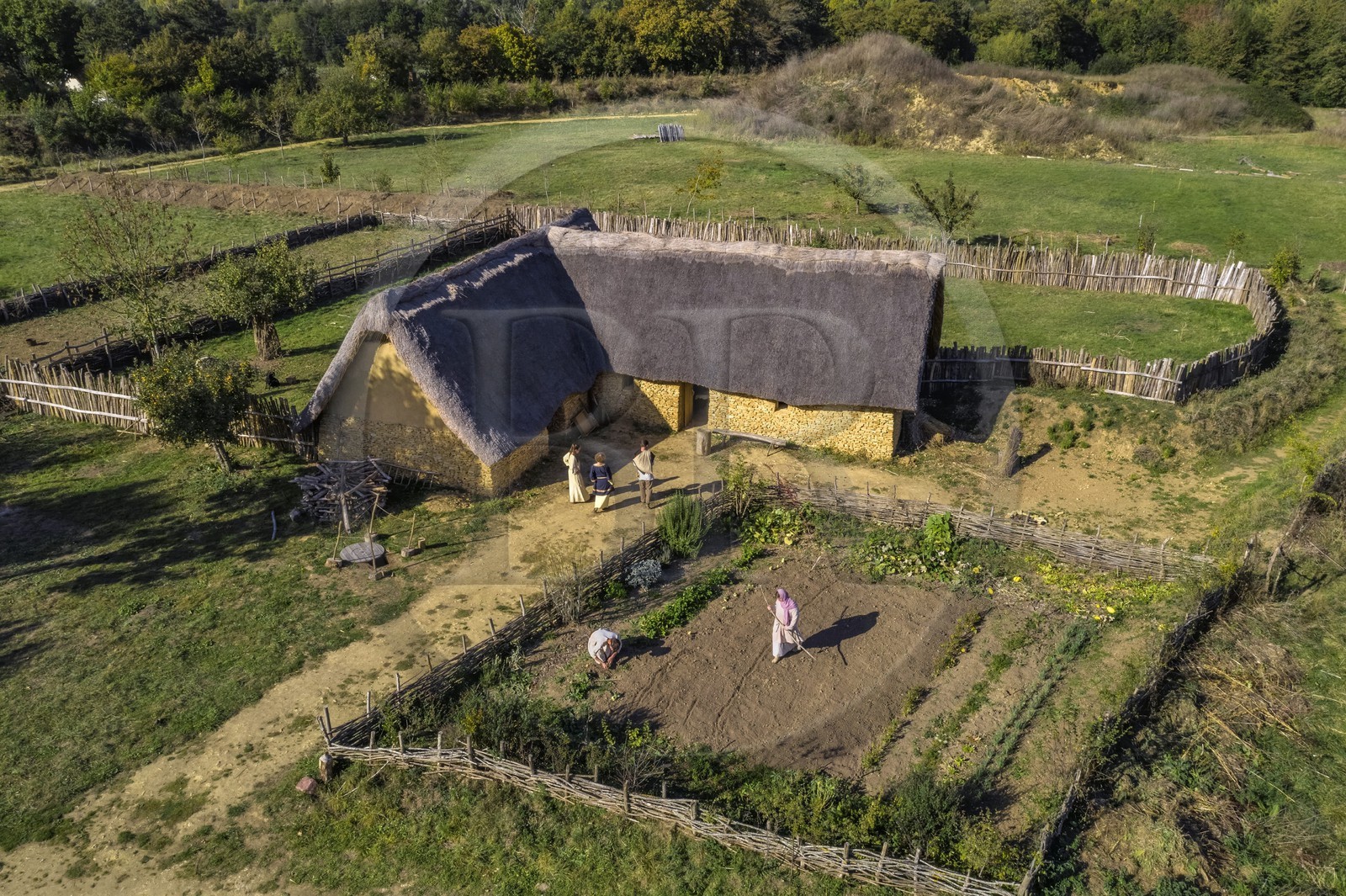 France, Calvados (14), Hérouville-Saint-Clair, Domaine de Beauregard, le parc historique Ornavik, reconstitution d'un village carolingien avec ses artisans et fermiers, la grande ferme (vue aérienne)