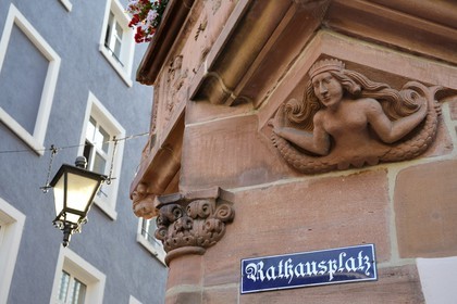 Allemagne, Bade-Wurtemberg, Fribourg en Brisgau, angle de l'hotel de ville sur Rathausplatz