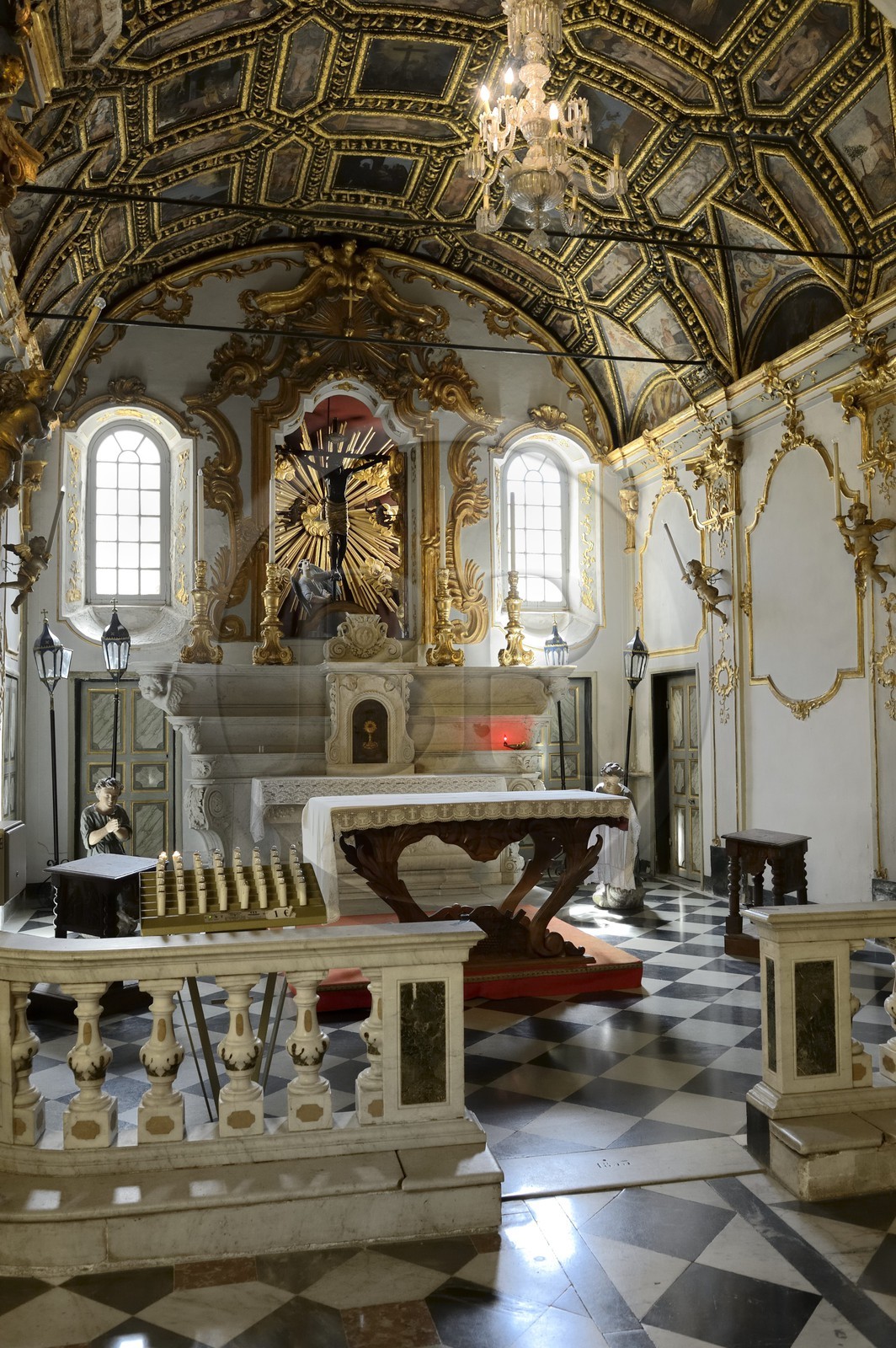 France, Haute-Corse (2B), Bastia, la Citadelle quartier de Terra-Nova, chapelle Sainte-Croix, au centre le Christ des miracles appelé aussi le le Christ noir - U Christu Negru France, Haute-Corse (2B), Bastia, la Citadelle quartier de Terra-Nova, chapelle Sainte-Croix, au centre le Christ des miracles appelé aussi le le Christ noir - U Christu Negru