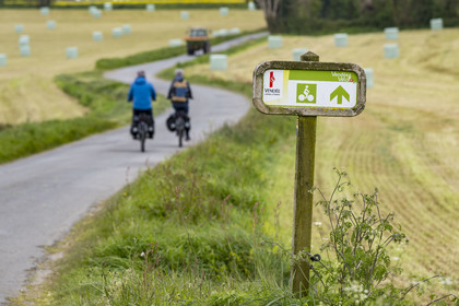 France, Vendée (85), Saint-Mesmin, randonnée cycliste sur la piste de la véloroute Vendée Vélo Tour, panneau de la Vendée Vélo