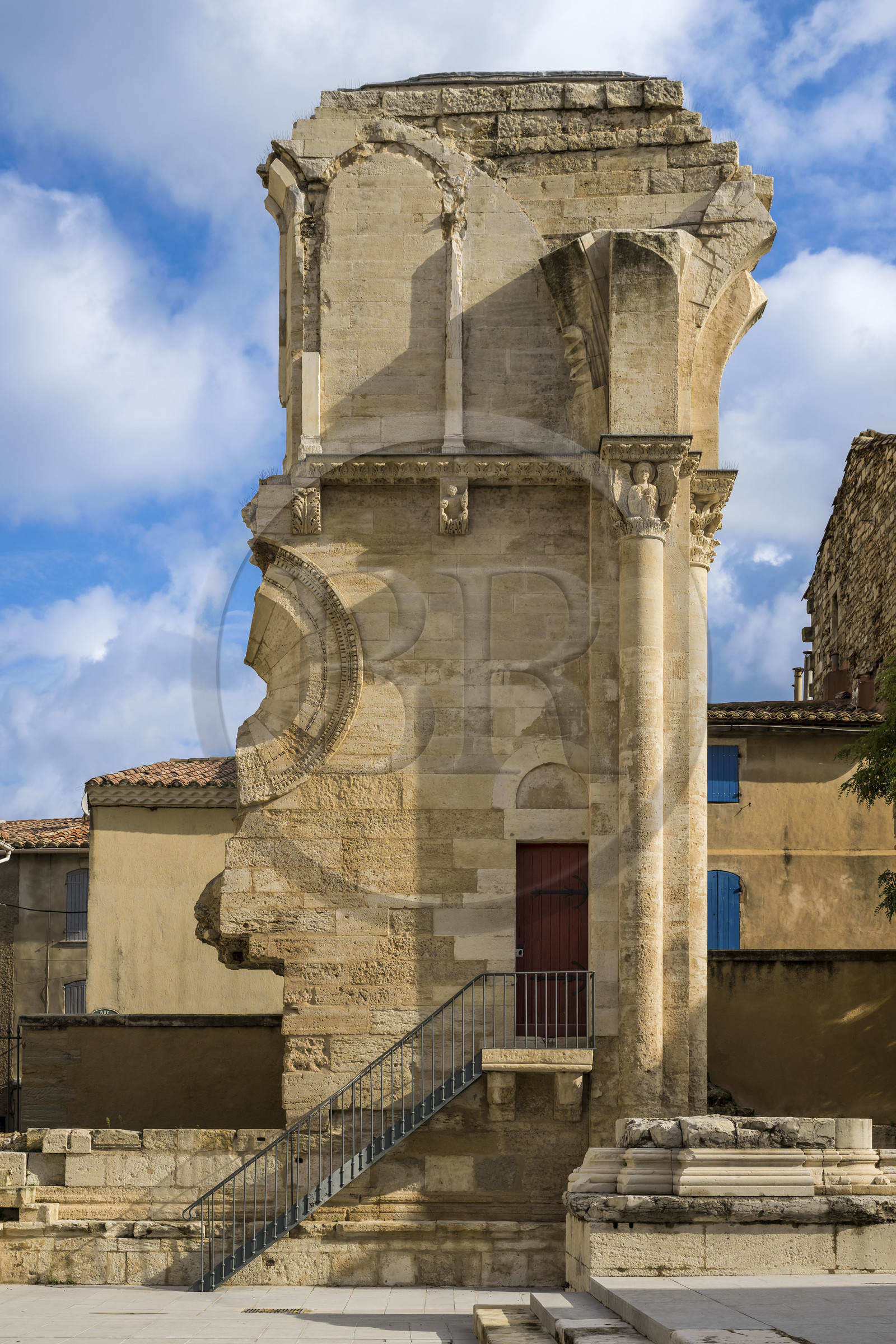 France, Gard (30), Saint-Gilles du Gard, église abbatiale de Saint-Gilles du XIIème-XIIIème siècle, classée Patrimoine Mondial de l'UNESCO au titre des chemins de Saint-Jacques de Compostelle en France, ruines de l'ancien choeur de l'église abritant un escalier tournant