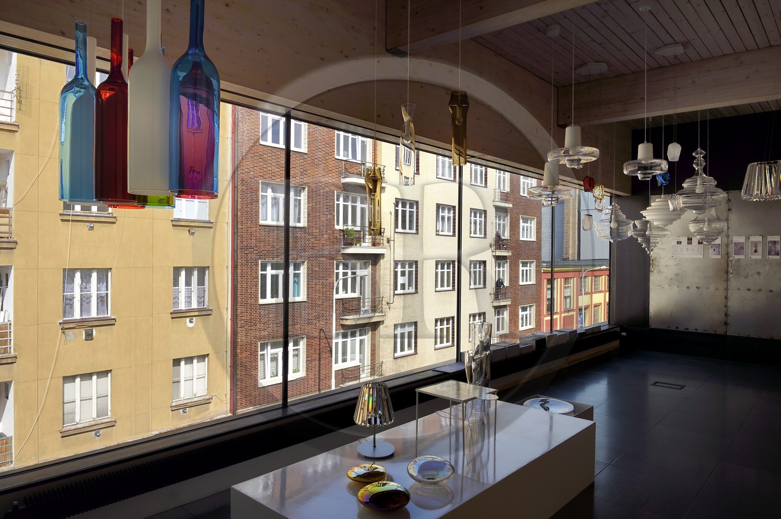 République Tchèque, Prague, show room de la verrerie Lasvit, lustre