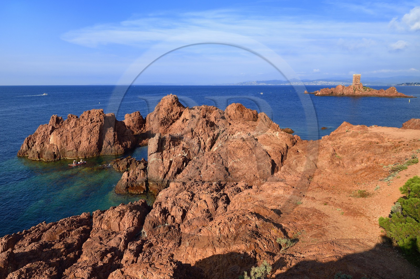 France, Var, Agay area next to Saint-Raphael, Massif de l'Esterel (Esterel Massif), the Corniche d'Or, the ile d'Or island tower next to the Dramont cape