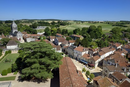 France, Dordogne (24), Périgord Vert, le village de Bourdeilles