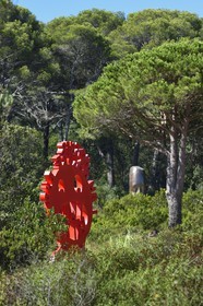 France, Var (83), Iles d'Hyères, parc national de Port Cros, Ile de Porquerolles, la Fondation Carmignac, I am Mother Nature and I will eat you sculpture d’Olaf Breuning