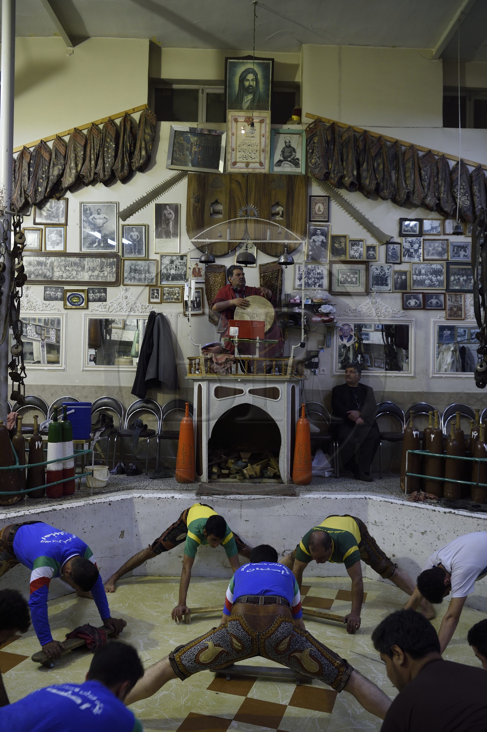 Iran, province d'Ispahan, Ispahan, maison de la force (Zurkhaneh) où est pratiqué le sport national traditionnel iranien appelé Varzesh-e Pahlavani Iran, province d'Ispahan, Ispahan, maison de la force (Zurkhaneh) où est pratiqué le sport national traditionnel iranien appelé Varzesh-e Pahlavani