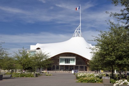 France, Moselle, Metz, Amphitheatre district, Centre Pompidou Metz, art center designed by architects Shigeru Ban and Jean de Gastines