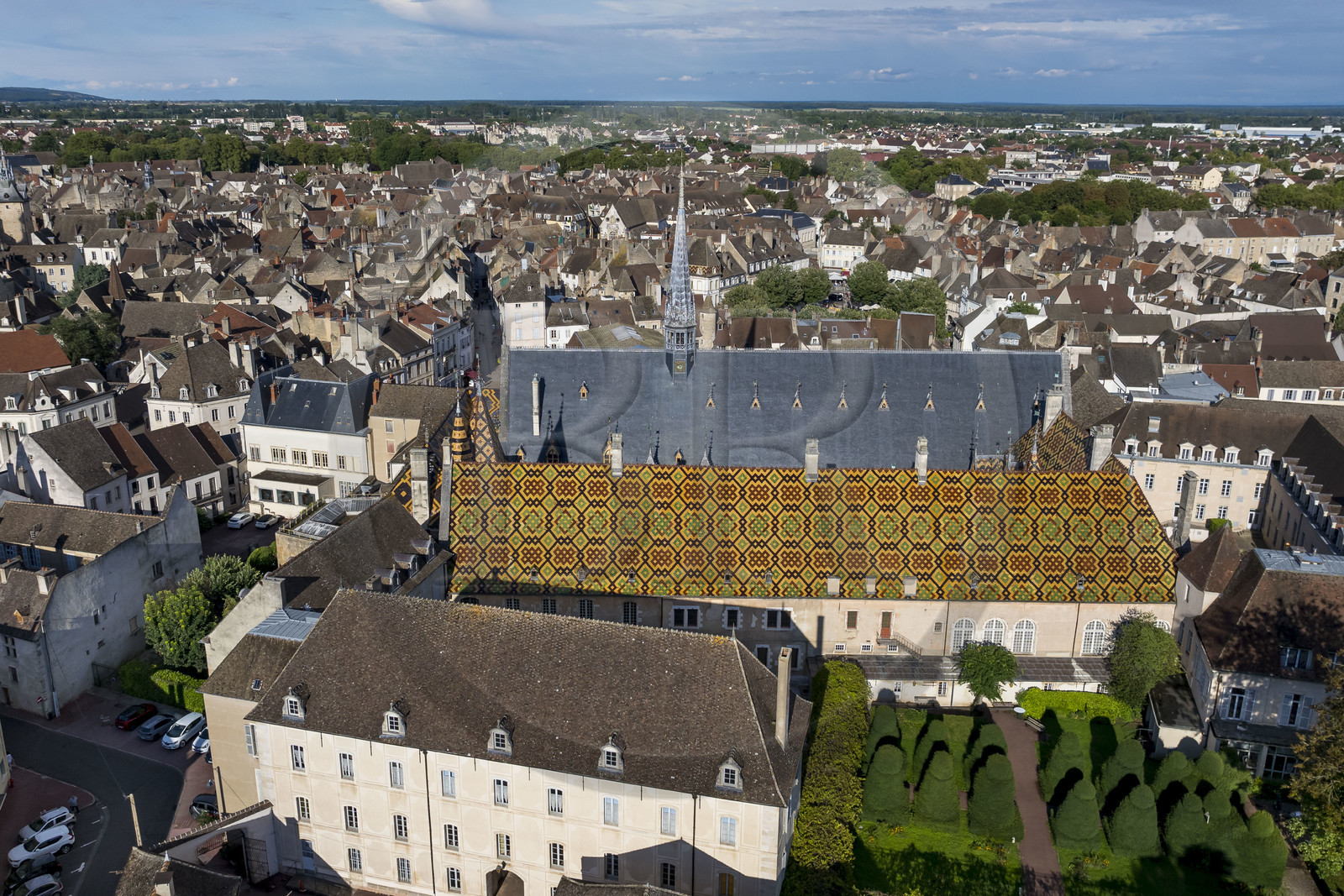 France, Côte-d'Or (21), Beaune, zone classée Patrimoine Mondial de l'UNESCO, Hospices de Beaune, l'Hôtel-Dieu (vue aérienne)