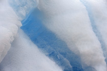 Groenland, cote ouest, baie de Disko, Ilulissat, gros plan sur la glace d'un iceberg