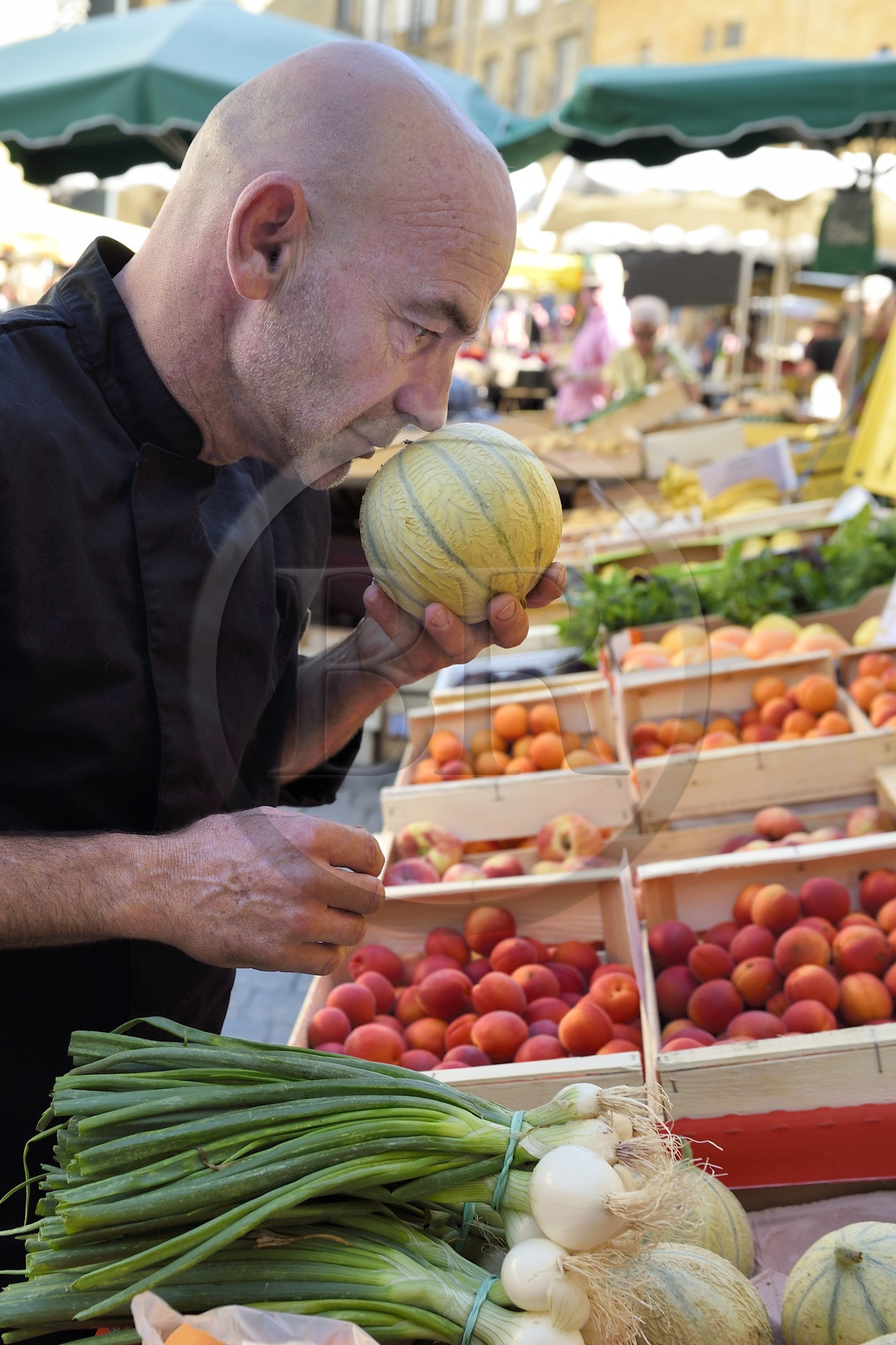 France, Dordogne (24), Périgord Noir, vallée de la Dordogne, Sarlat-la-Canéda, jour de marché Place de la Liberté, Patrick Lavergne le Chef de cuisine du restaurant Présidial