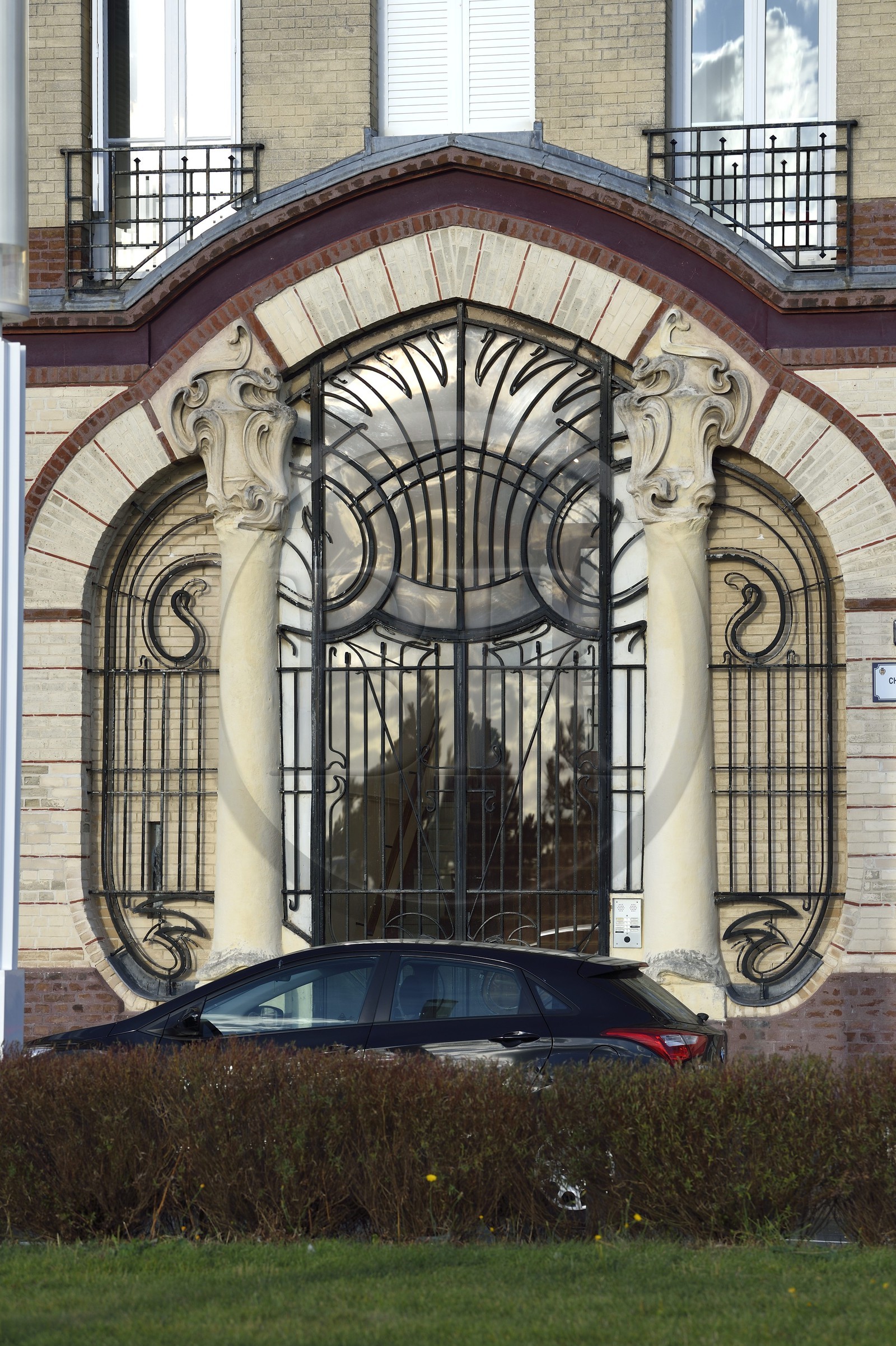 France, Seine-Maritime (76), Le Havre, détail de la facade Art Nouveau de la Maison Braque (1904) de l'architecte William Cargill au 42 rue Champlain France, Seine-Maritime (76), Le Havre, détail de la facade Art Nouveau de la Maison Braque (1904) de l'architecte William Cargill au 42 rue Champlain