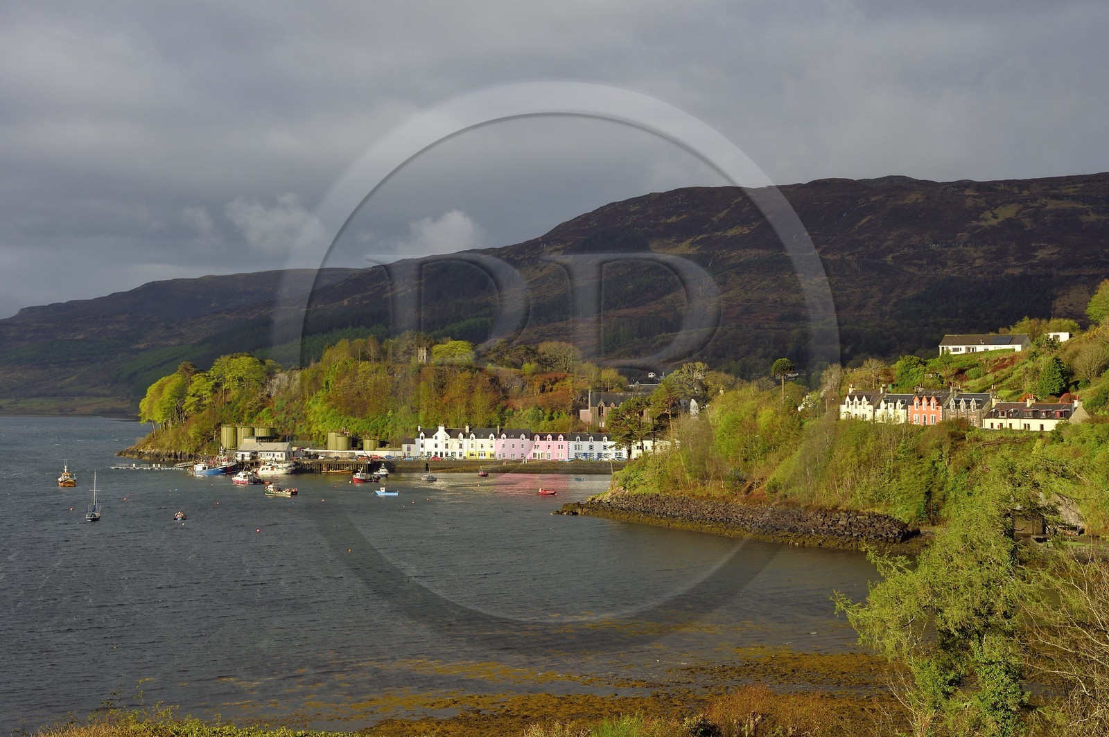 Royaume-Uni, Ecosse, région des Highlands, les Hébrides, Ile de Skye, le port de pêche de Portree