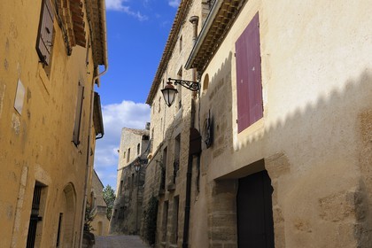 France, Gard, region of the Pays d'Uzege, Castillon-du-Gard, narrow street of the old village