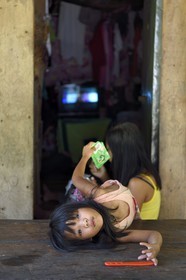 Philippines, Ifugao province, village of Batad, little girl in front of the family home