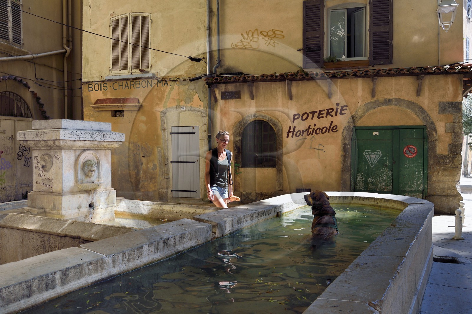 France, Var (83), Toulon, ancien lavoir sur la place Saint-Vincent dans la vieille ville