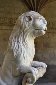 Portugal, Lisbonne, Bélem, Monastere des Hiéronymites (Mosteiro dos Jerónimos), classé Patrimoine Mondial de l'UNESCO, la fontaine du lion dans le cloitre