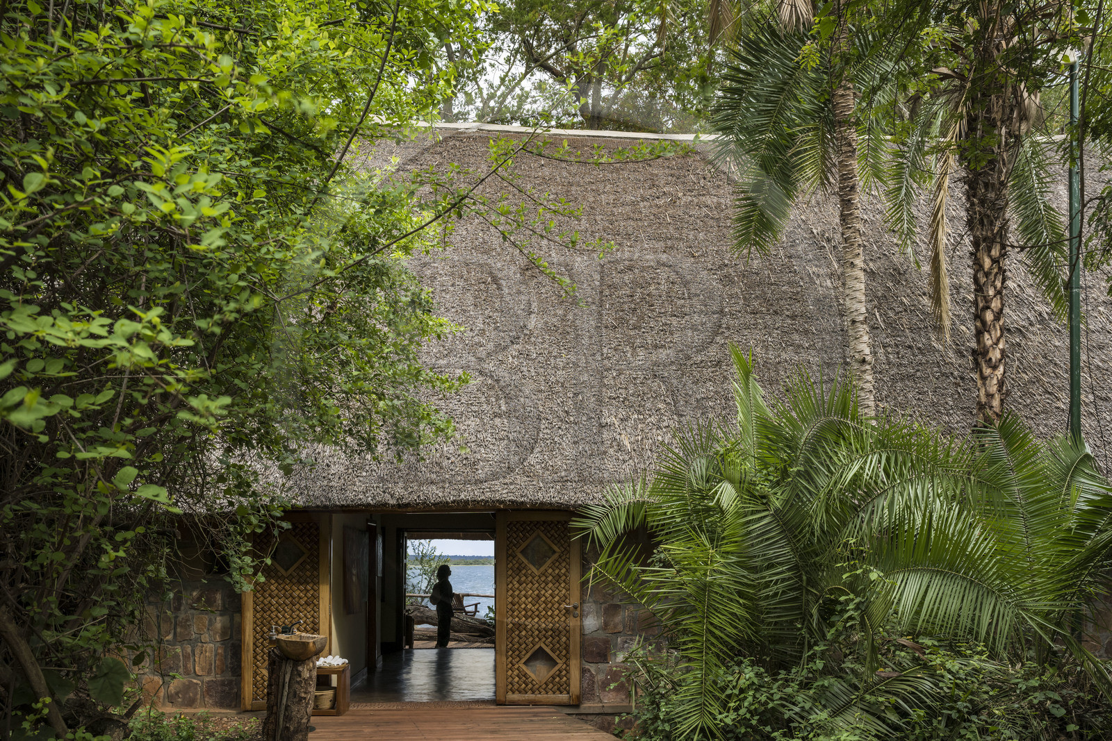 Rwanda, Parc national de l'Akagera, Ruzizi Tented Lodge en bordure du lac Ihema, le salon dans le batiment principal