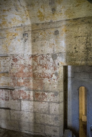France, Bouches-du-Rhône (13), Tarascon, le chateau du roi René datant du XVe siècle, oratoire caché de la Reine qui donne sur la chapelle basse qu'elle pouvait voir (et entendre) sans être vue