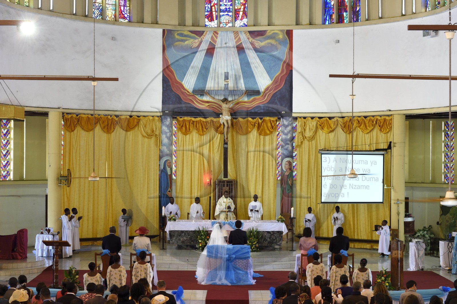 Gabon, Libreville, cathédrale Sainte-Marie, cérémonie de mariage
