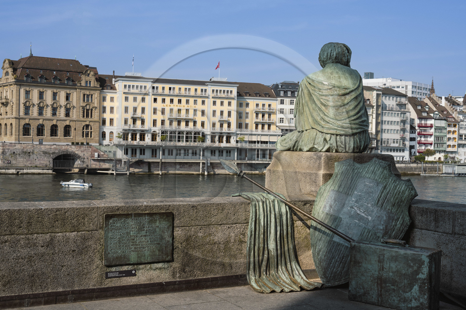 Suisse, Bâle, Helvetia qui est l'allégorie féminine symbolisant la Suisse assise sur la Mittlere Brücke