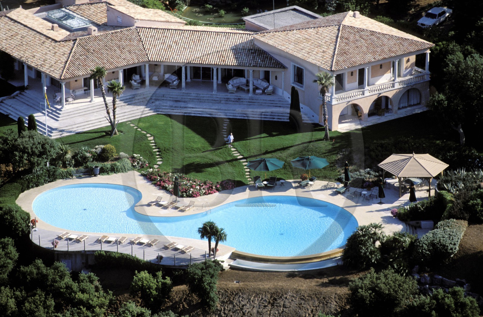 France, Var (83), Saint-Tropez, luxueuses villas de Ramatuelle, celle de L'écossais John Reid (vue aérienne)