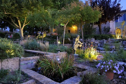 France, Var (83), Provence Verte, Bras, vers Saint-Maximin-la-Sainte-Baume, la maison d'hôtes Le Peyrourier une campagne en Provence