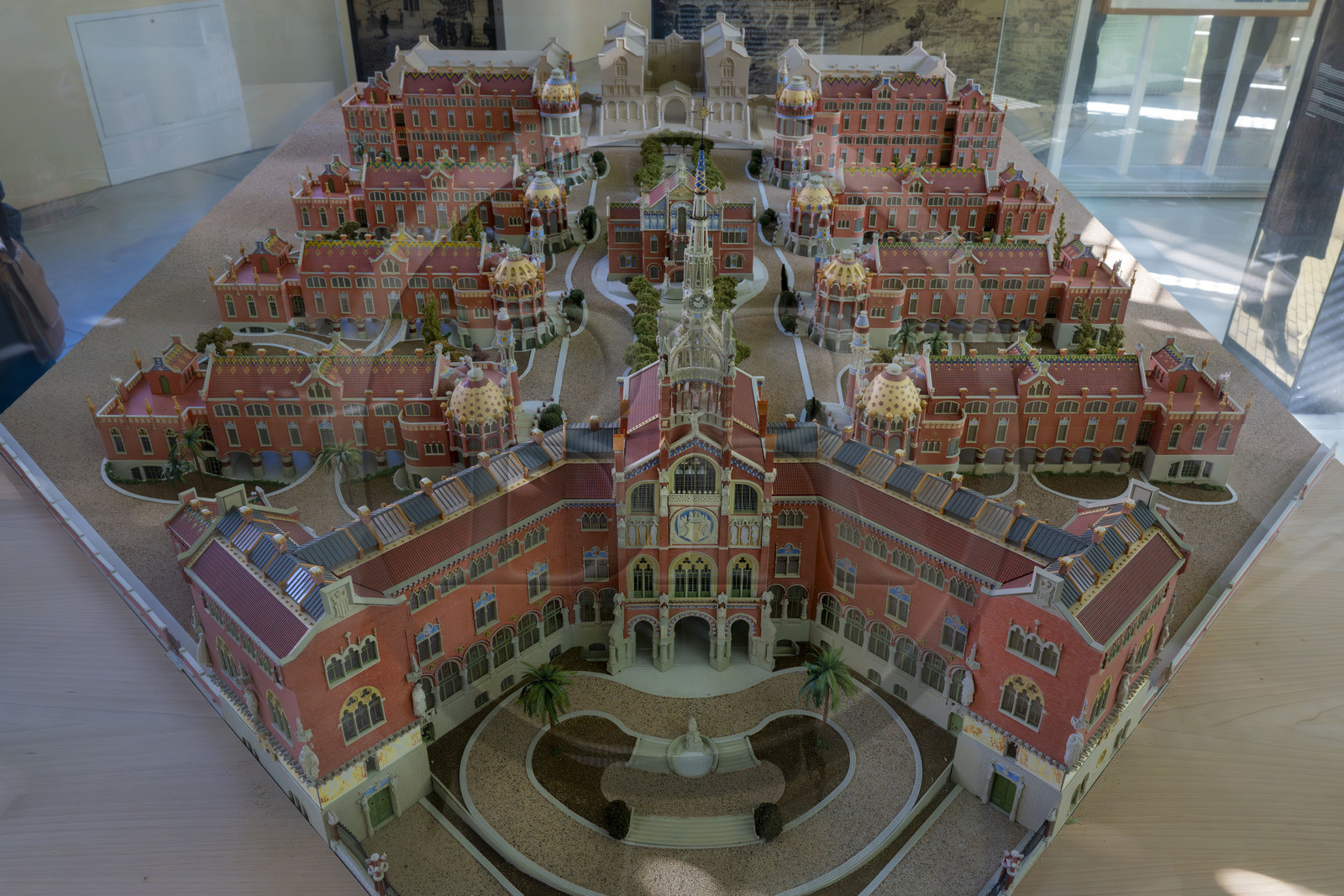 Espagne, Catalogne, Barcelone, quartier d'El Guinardo, ancien Hospital de la Santa Creu i de Sant Pau classé Patrimoine Mondial de l'UNESCO, de style moderniste par l'architecte Domenech i Montaner, aujourd'hui un musée et un centre culturel,