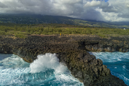 France, Ile de la Reunion, L'Etang Salé les Bains, la côte entre Le Gouffre et l'Etang du Gol, roches noires basaltiques d'origine volcanique tourmentées par l'océan (vue aérienne)