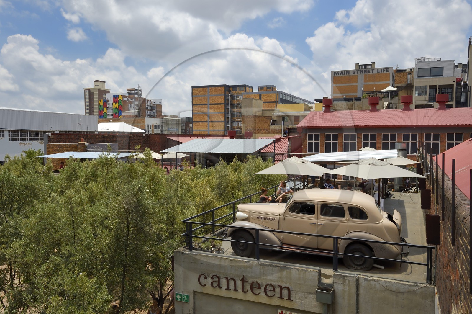 Afrique du Sud, province de Gauteng, Johannesburg, quartier de Maboneng, Arts on Main, lieu culturel dans un ancien entrepôt rénové qui a été construit à l'origine en 1911, mélangeant galeries d'art, librairies, restaurants et boutiques à la mode