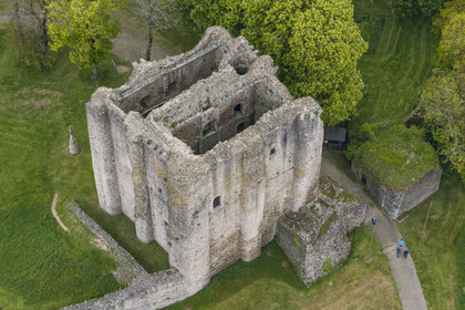 France, Vendée (85), Pouzauges, le chateau du 12ème siècle apporté en dot à Gilles de Rais par sa femme (vue aérienne)