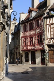 France, Côte d'Or (21), Dijon, maison à colombage à l'angle de la rue Vauban et de la rue Amiral-Roussin