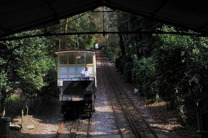 Portugal, région du Minho, Braga, le sanctuaire de Bom Jesus do Monte, le funiculaire datant de 1882 à contrepoids d'eau