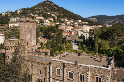 France, Alpes-Maritimes (06), Mandelieu-la-Napoule, chateau de La Napoule (XII-XIXe siècle) et son parc labellisé Jardin Remarquable (vue aérienne)