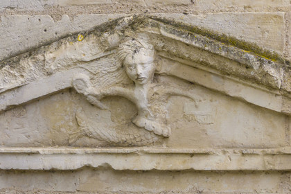France, Vendée (85), Fontenay-le-Comte, hôtel Gobin du XVIe siècle, anciennement hôtel de la Sénéchaussée, sculpture sur la tour d'escalier représentant Mélusine