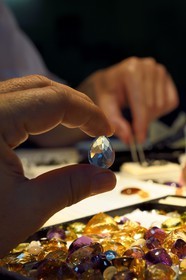 Sri Lanka, Sabaragamuwa Province, Ratnapura, Jem Bank, semi-precious stones (Sapphire, Ruby, Aquamarine, topaz, Amethyst, Garnet ...)