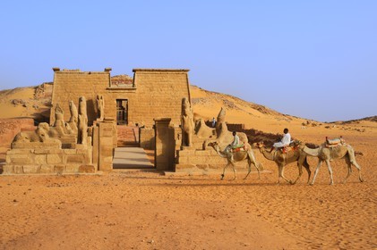 Egypte, Haute Egypte, Lac Nasser, désert de Nubie, temple de Ouadi es-Seboua ou vallée des lions