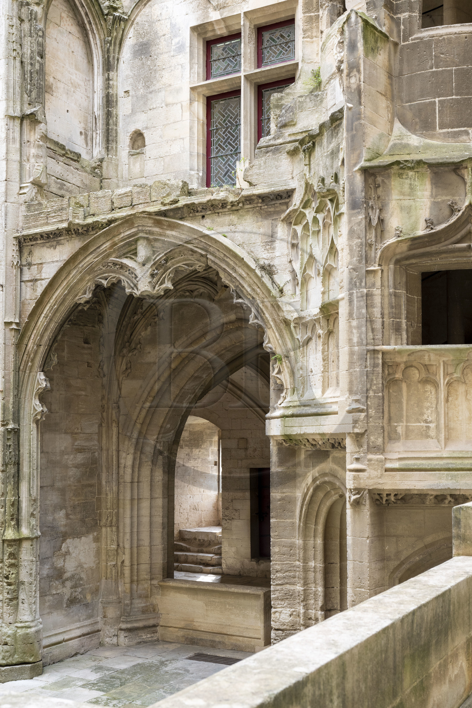 France, Bouches-du-Rhône (13), Tarascon, le chateau du roi René datant du XVe siècle, la Cour d'Honneur