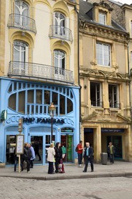France, Moselle, Metz, Place Saint Jacques, Art Nouveau house on the left and from the 18th century right, Saint Jacques mall entrance