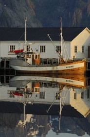 Norway, Nordland County, Lofoten Islands, Moskenes island , fishermen's port of Hamnoy near Reine under the midnight sun