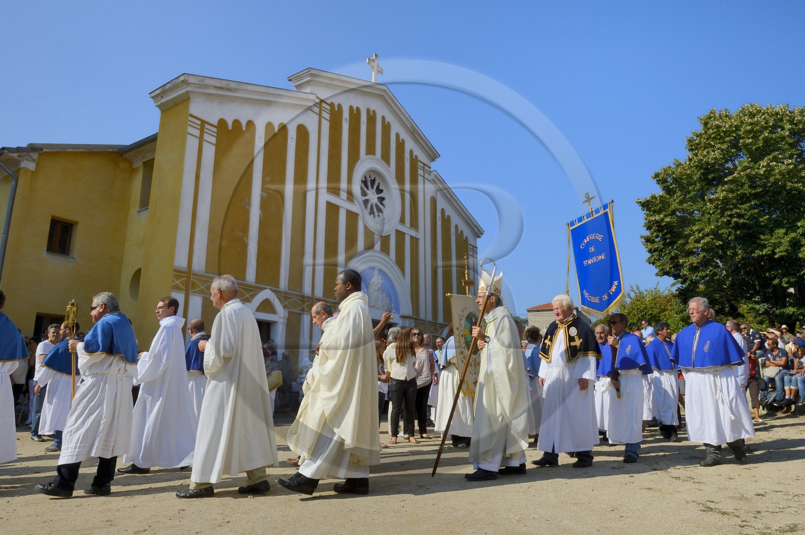France, Haute-Corse (2B), région du Niolu (Niolo), Casamaccioli, fête de la Santa du Niolu où l'on célèbre la Nativité de la Vierge, procession des membre des confréries religieuses