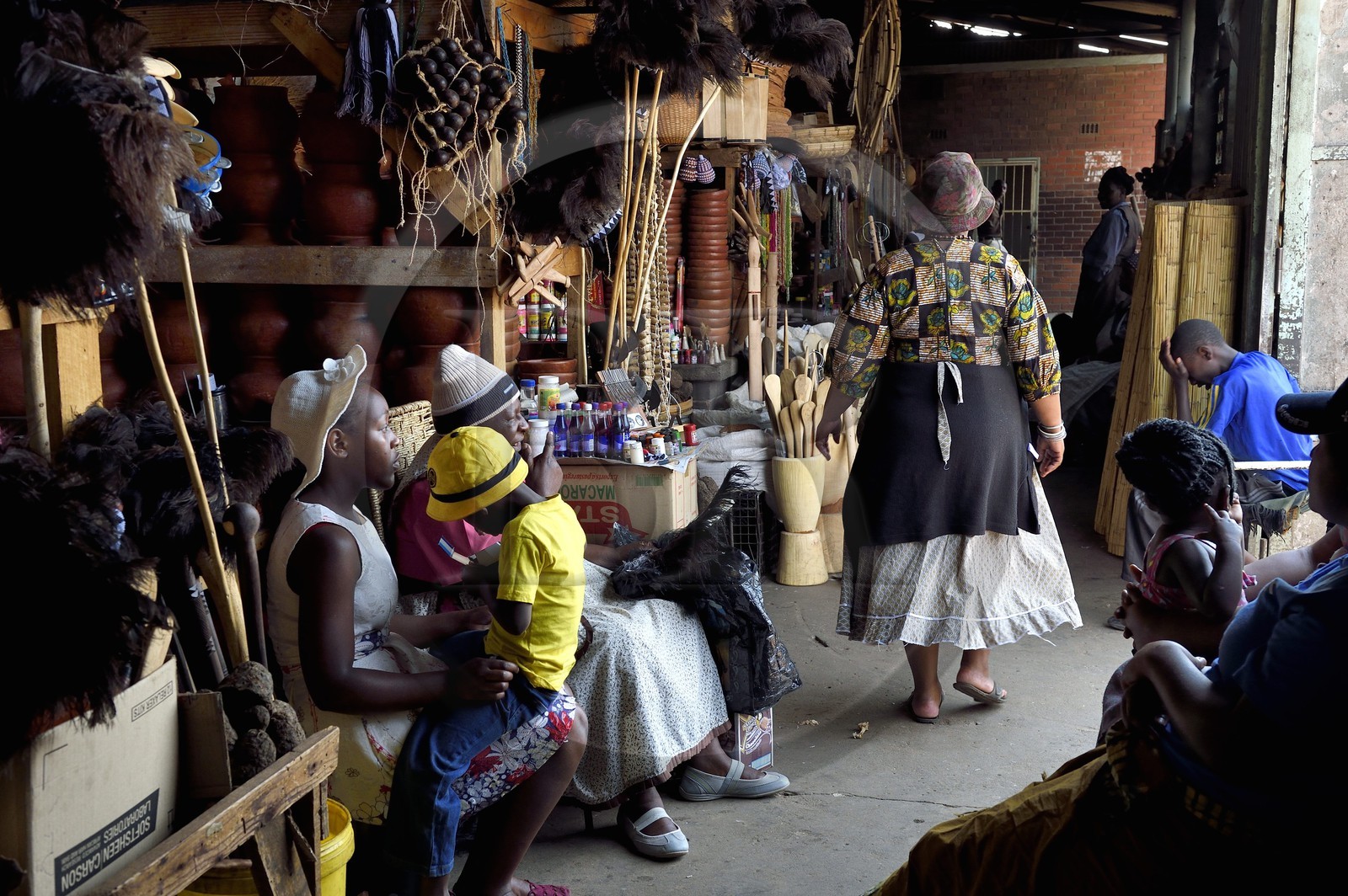 Zimbabwe, Harare, marché artisanal couvert de Mbare