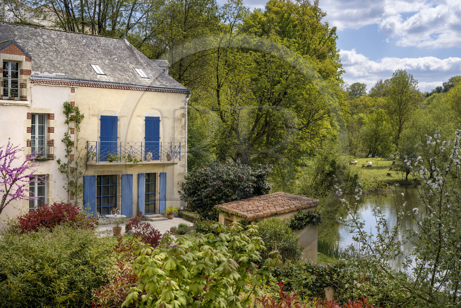 France, Vendée (85), Mallièvre, maison en bordure de la Sèvre Nantaise France, Vendée (85), Mallièvre, maison en bordure de la Sèvre Nantaise