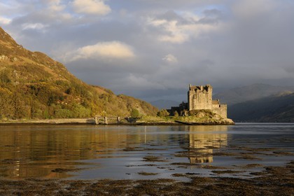 Royaume-Uni, Ecosse, région des Highlands, comté de Ross & Cromarty, Eilean Donan Castle, château à l'entrée du Loch Duich