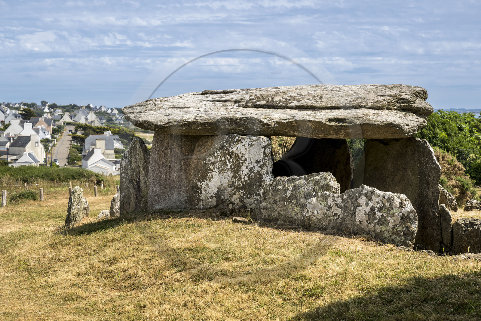 France, Finistère (29), Pays Bigouden, Plouhinec, site préhistorique de Menez Dregan, allée couverte de Menez Korriged, sépulture mégalithique datant du Néolithique final