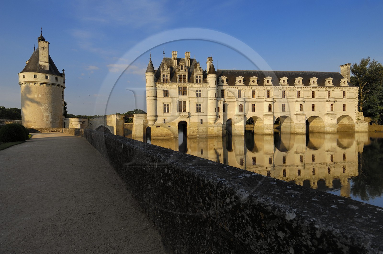 France, Indre-et-Loire (37), château de Chenonceau de style Renaissance qui enjambe le Cher, édifié de 1513 à 1521