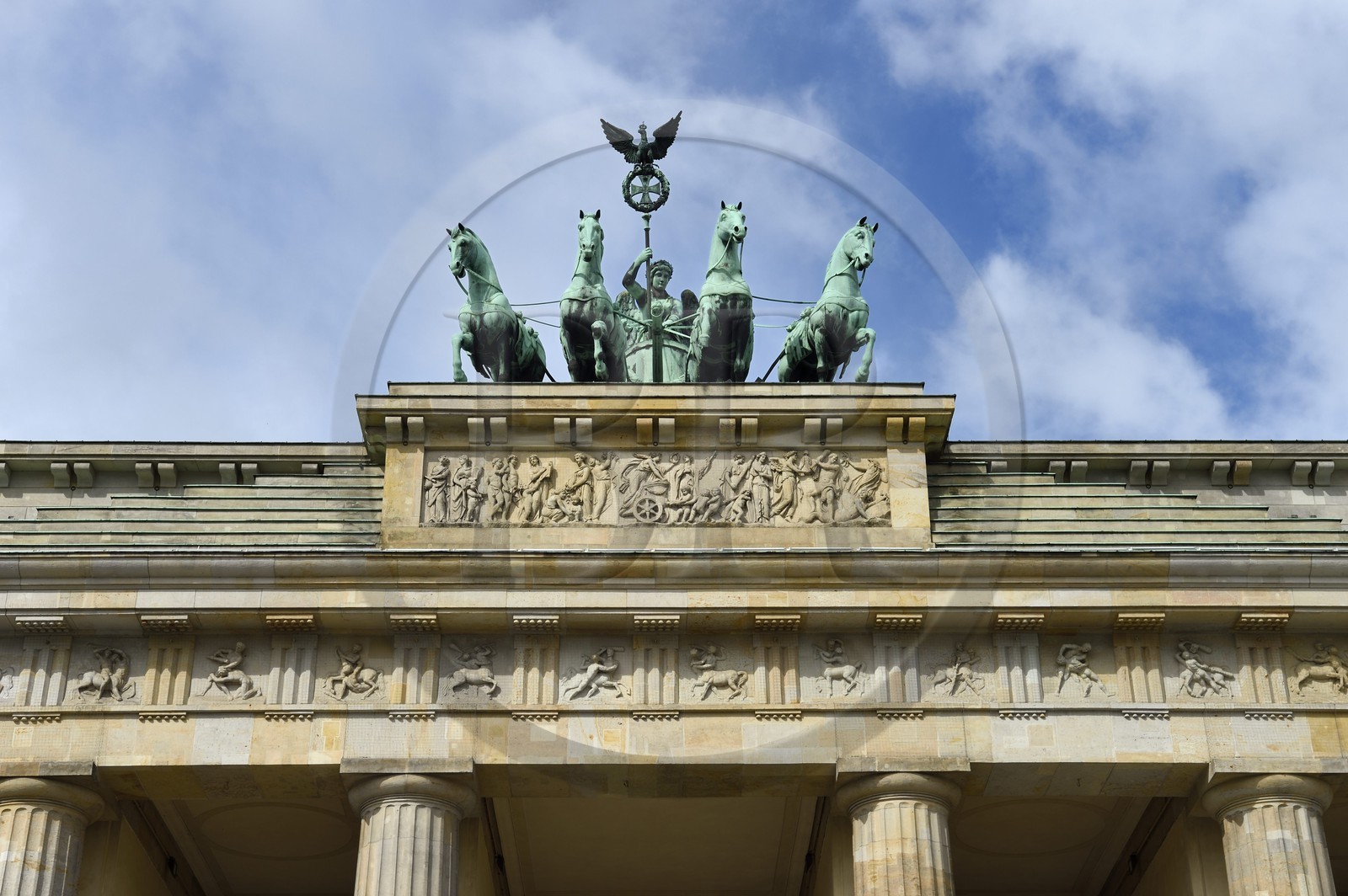 Allemagne, Berlin, Porte de Brandebourg sur l'avenue Under den Linden Allemagne, Berlin, Porte de Brandebourg sur l'avenue Under den Linden